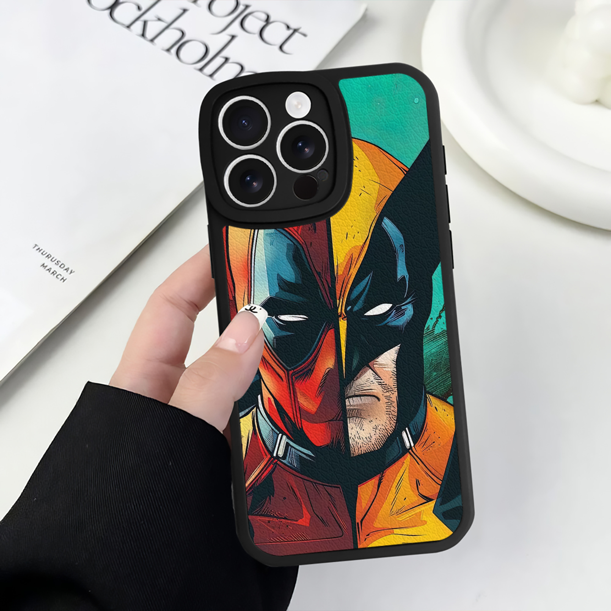 （画像用） Deadpool デッドプール 【iPhone 16シリーズ対応】シリコンスマホケース（レザー調） 材質：シリコン